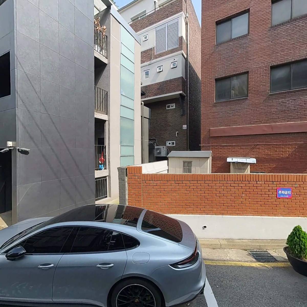주식회사디웨이브스튜디오디자인