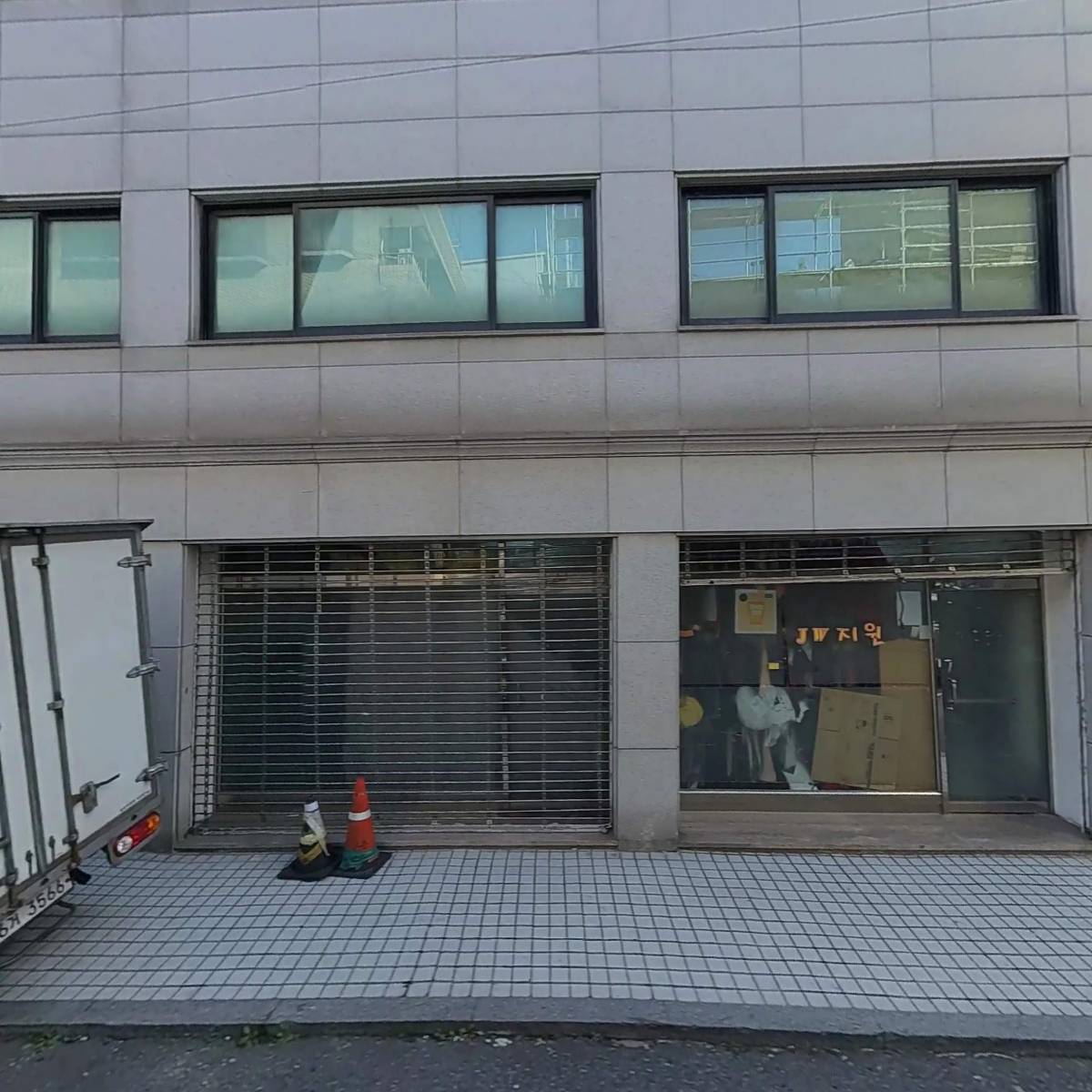 주식회사 와이비어패럴