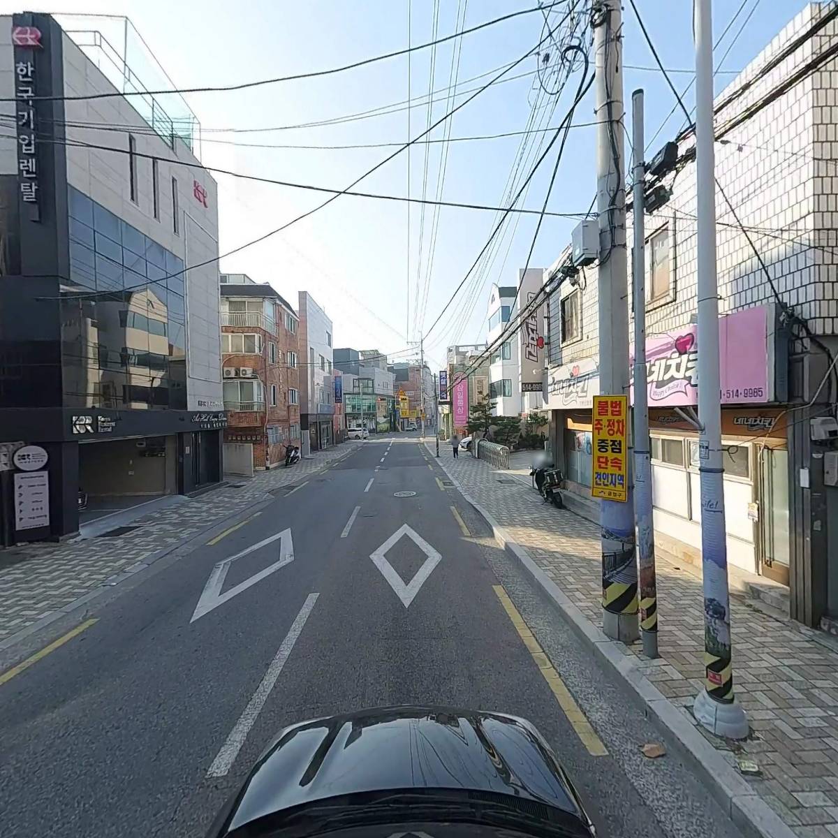 액자와그림있는마을_4