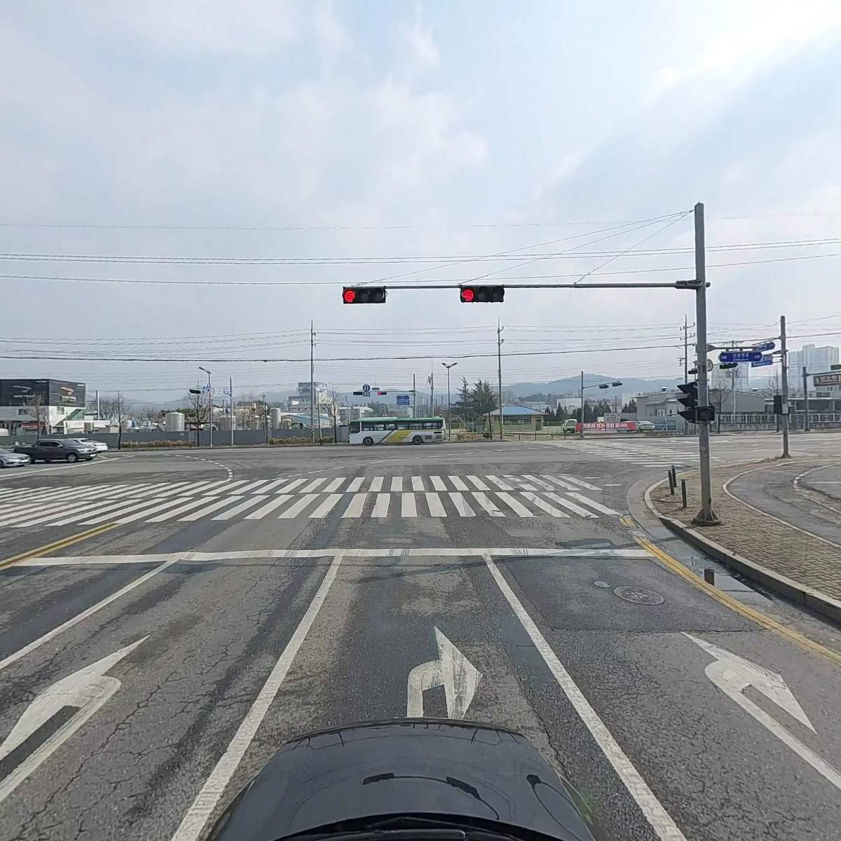 용 모터스_4