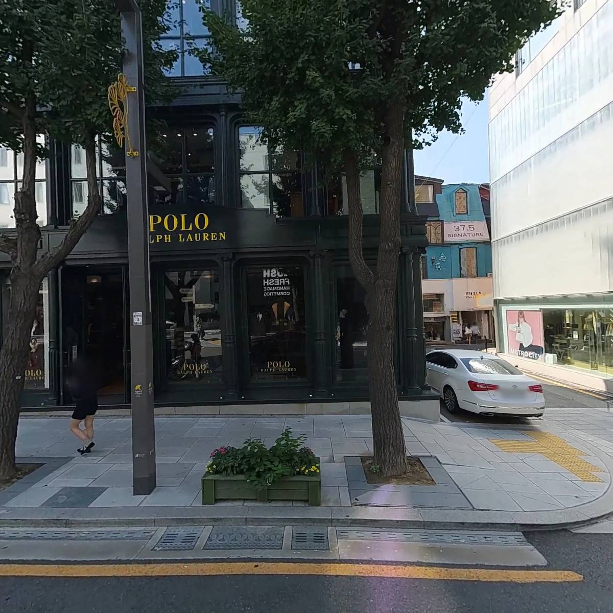 러쉬코리아 가로수길 점