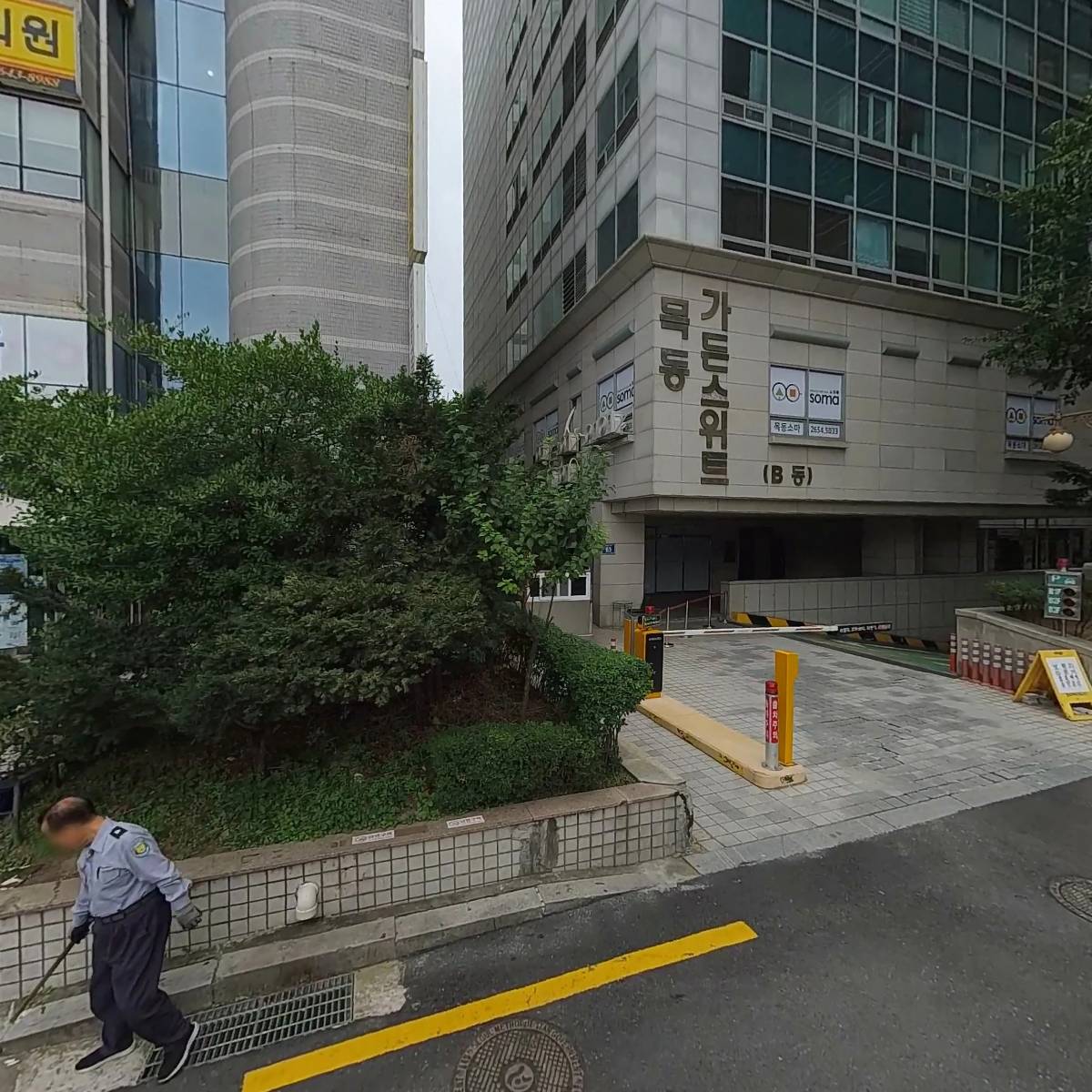 에센셜커피 30" 목동점