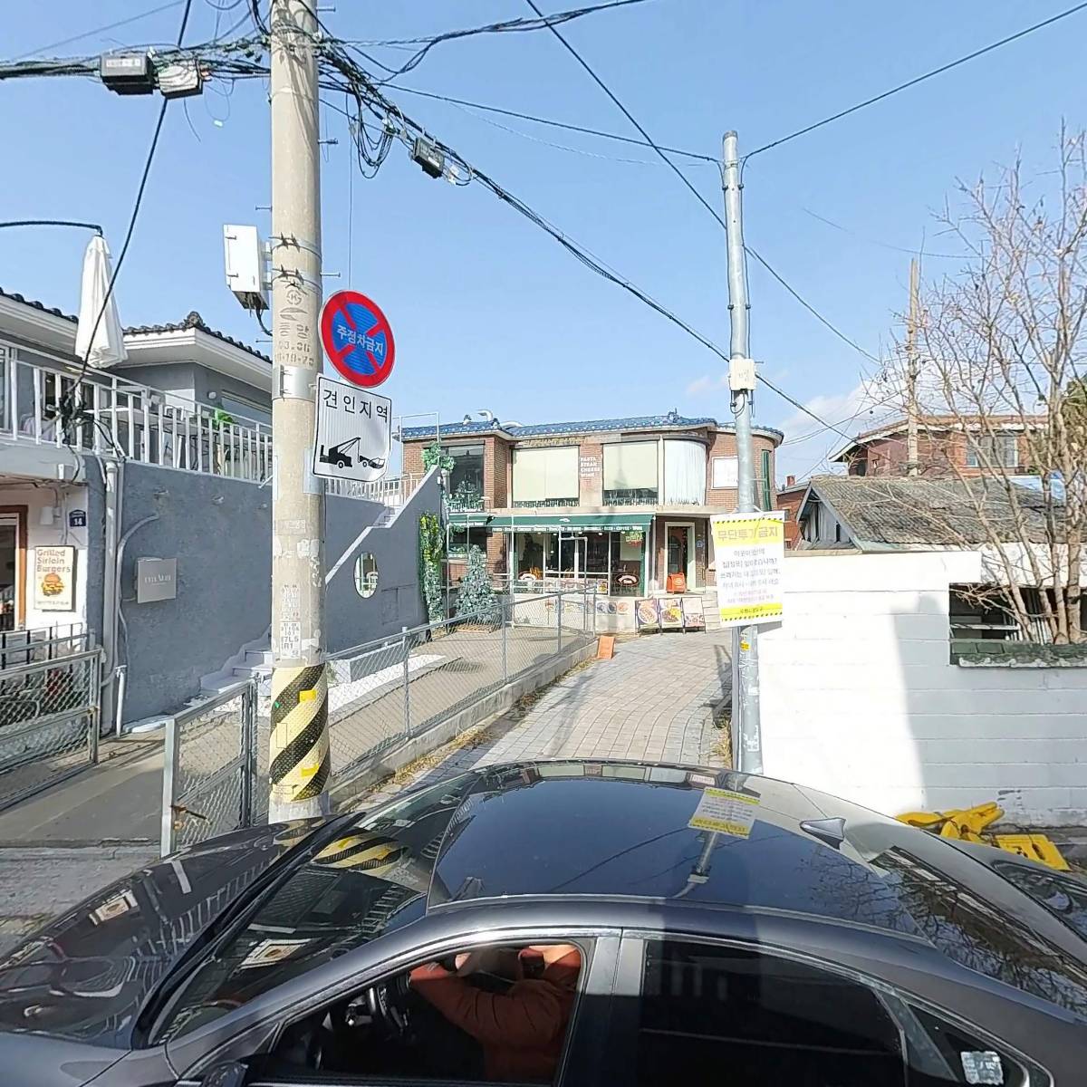 엘리펀트인더룸_3